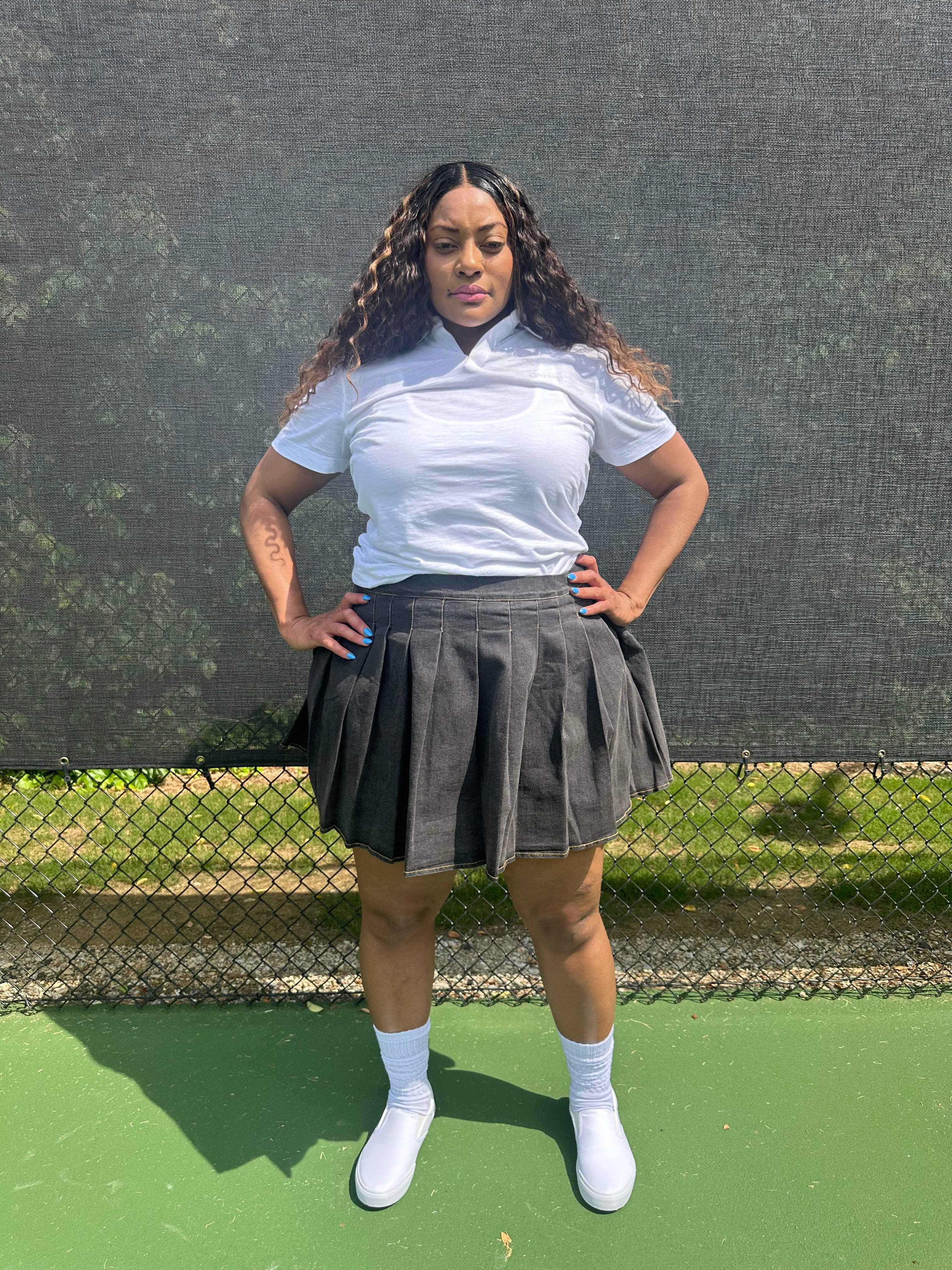 “Pleated plus-size denim skort with built-in shorts, elastic waistband, and invisible zipper for secure, stylish fit.”