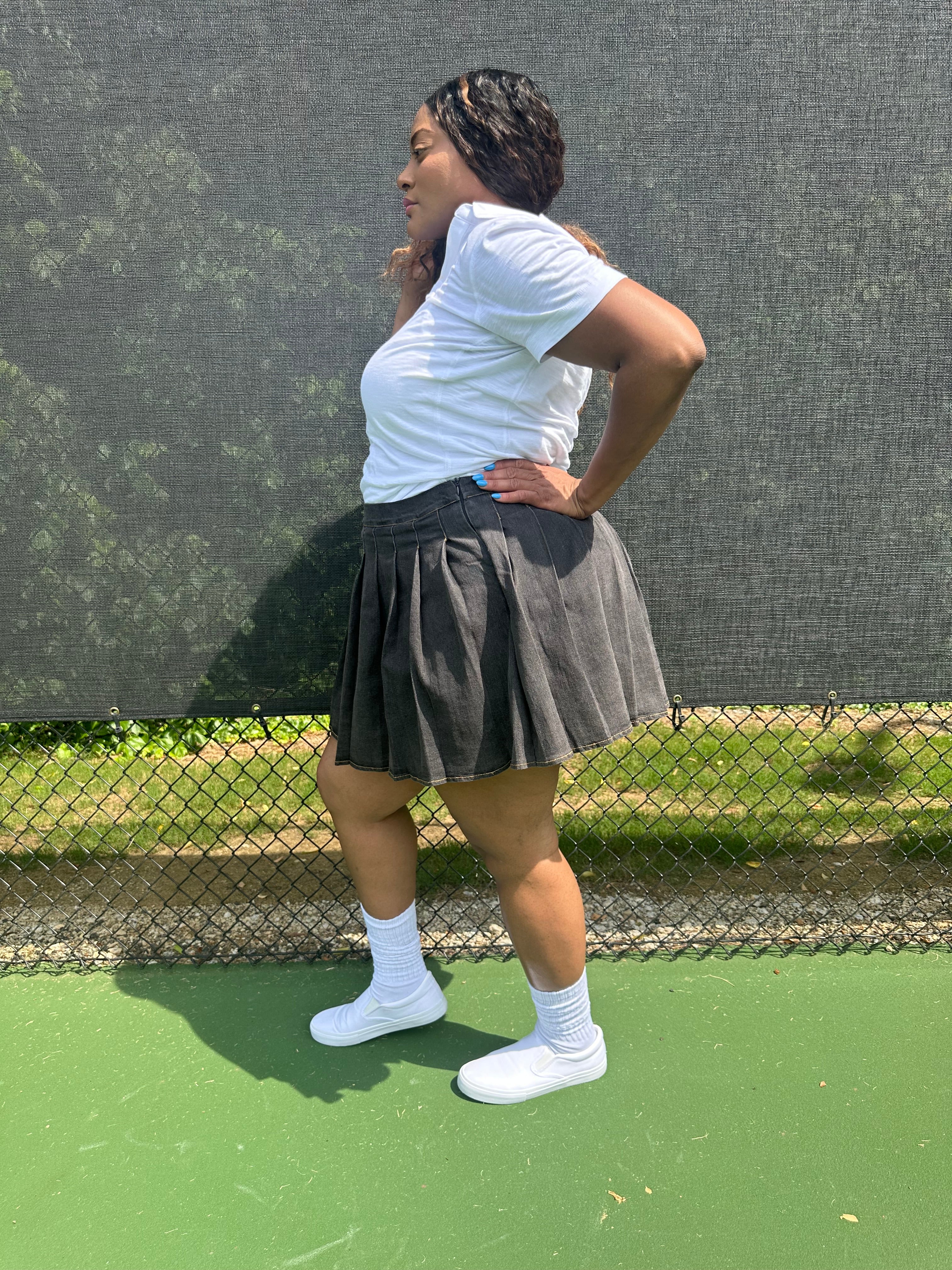 “Pleated plus-size denim skort with built-in shorts, elastic waistband, and invisible zipper for secure, stylish fit.”